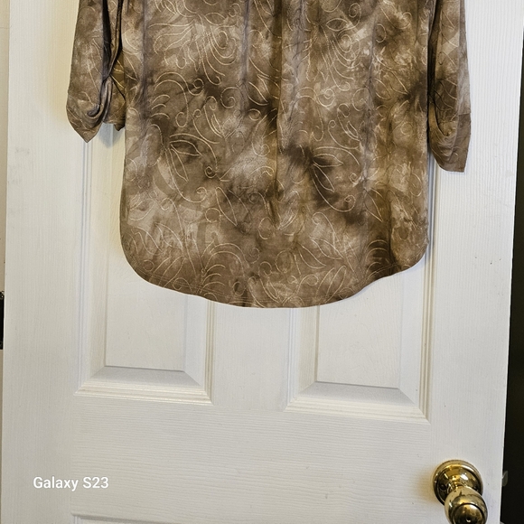 New Directions Women's Size Large Tan & Cream Blended Henley Blouse Top - Picture 3 of 3